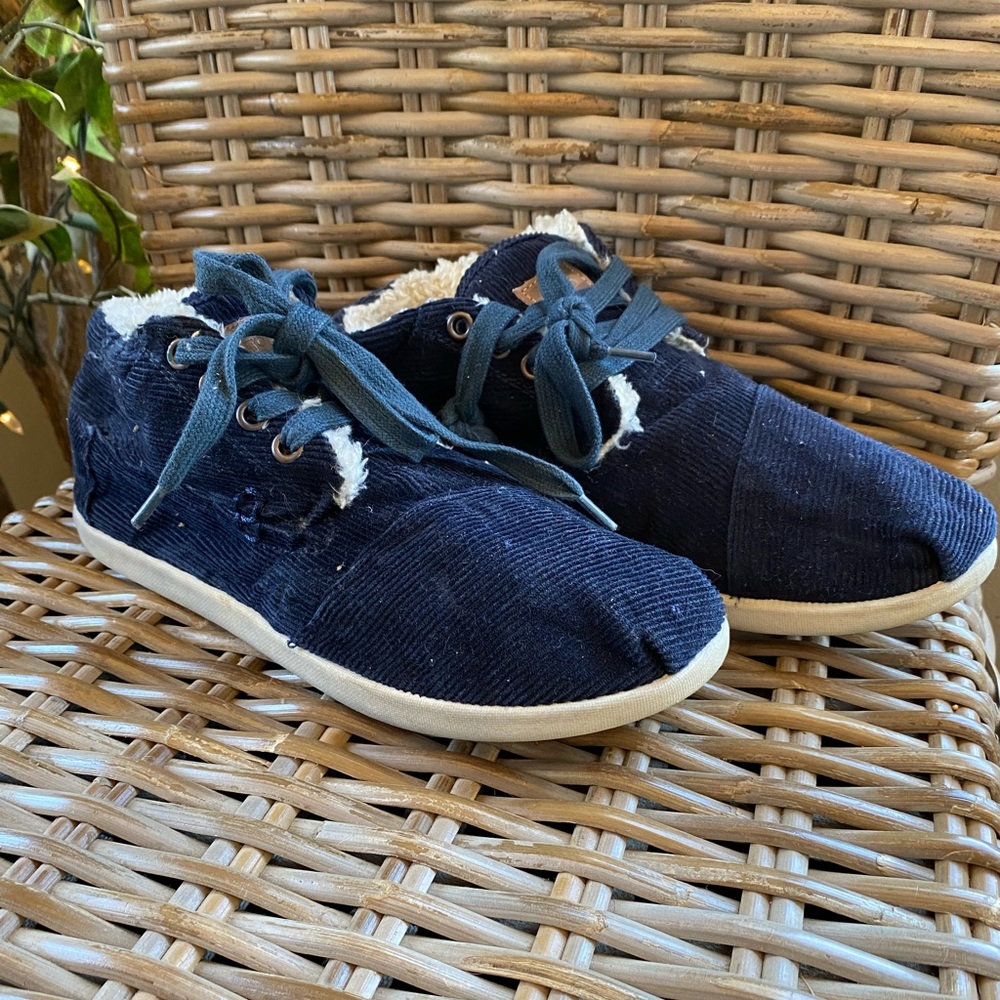 Tom’s Corduroy Shoes / Lined / Lightly Used / 6Y